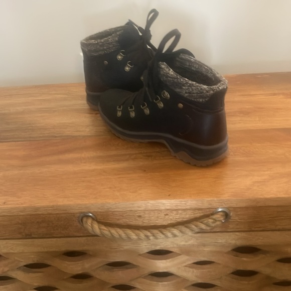 Merrell Insulated Hiking Boots 6.5 Waterproof Nubuck, Fleece Lined Black/Brown - Picture 4 of 12